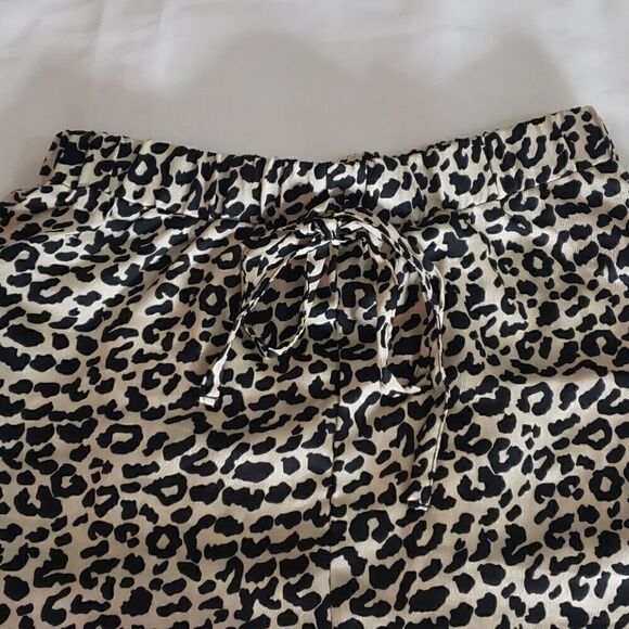 SHEIN Leopard Elastic Shorts - Picture 2 of 9